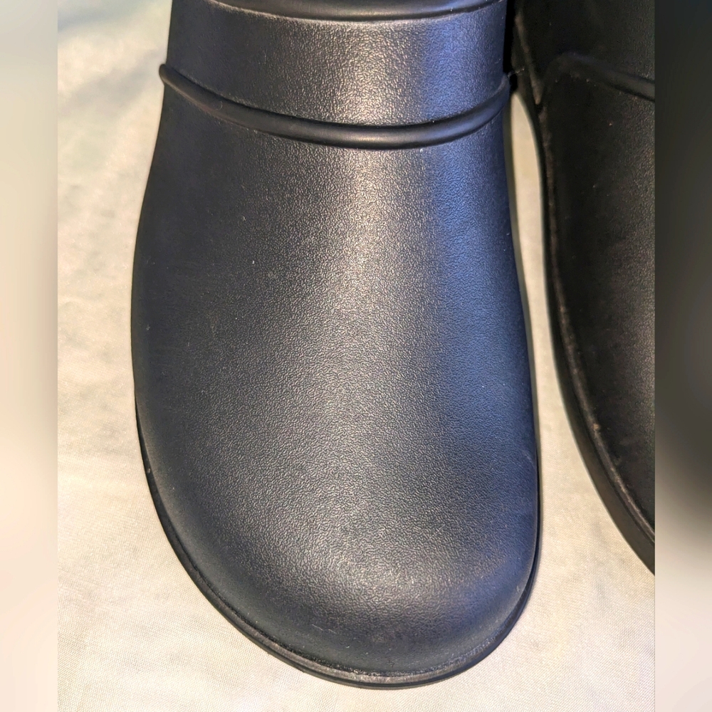 Crocs Women's Slip Resistant Clogs - Picture 2 of 12